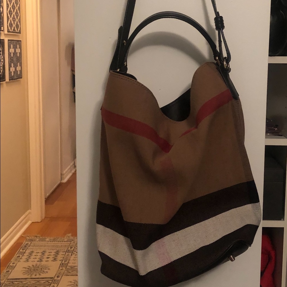 Burberry purse